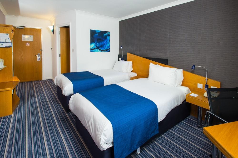 Holiday Inn Express Manchester East By Ihg Exterior foto