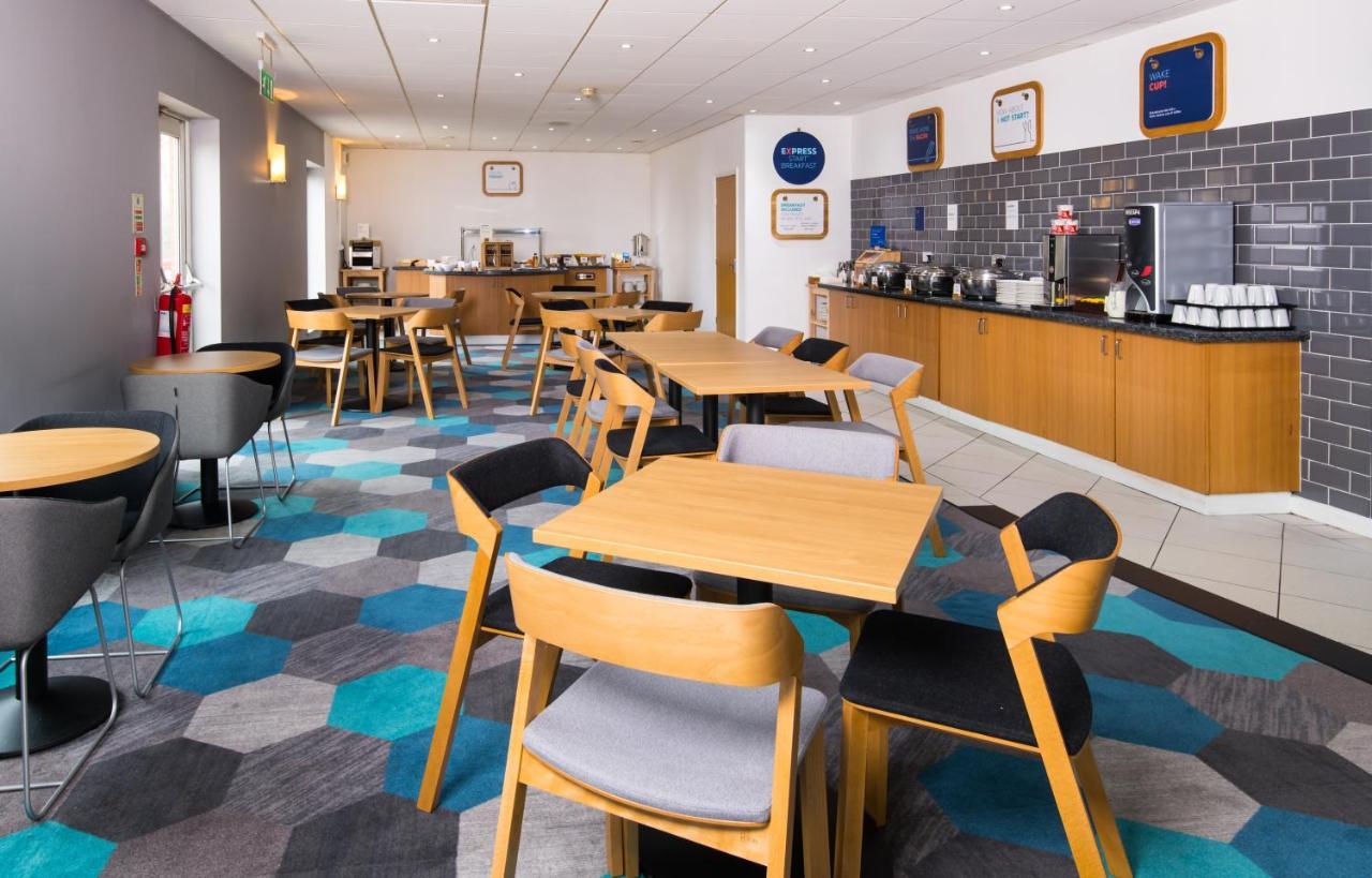 Holiday Inn Express Manchester East By Ihg Exterior foto