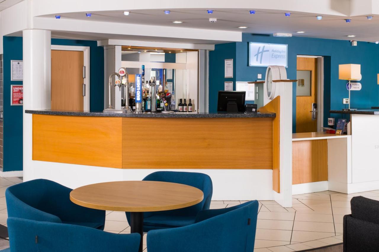 Holiday Inn Express Manchester East By Ihg Exterior foto