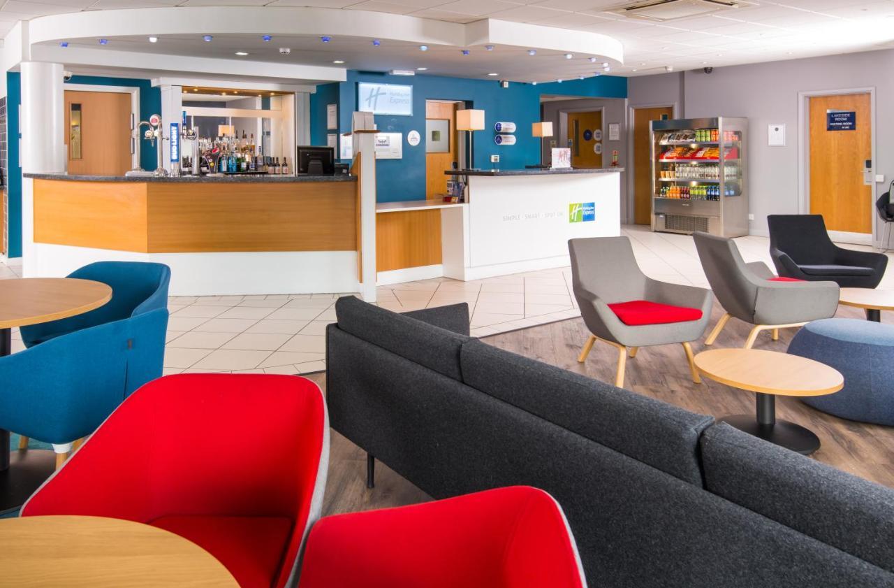 Holiday Inn Express Manchester East By Ihg Exterior foto