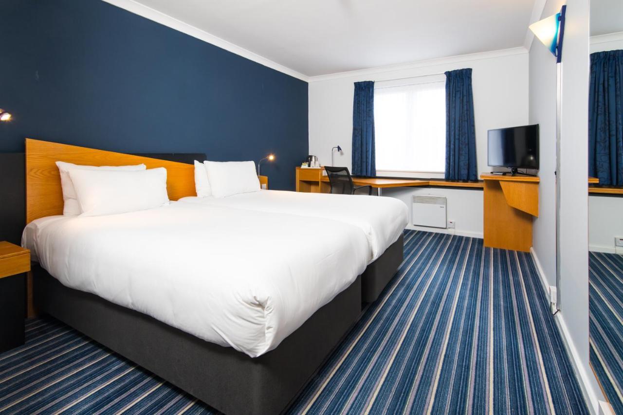 Holiday Inn Express Manchester East By Ihg Exterior foto