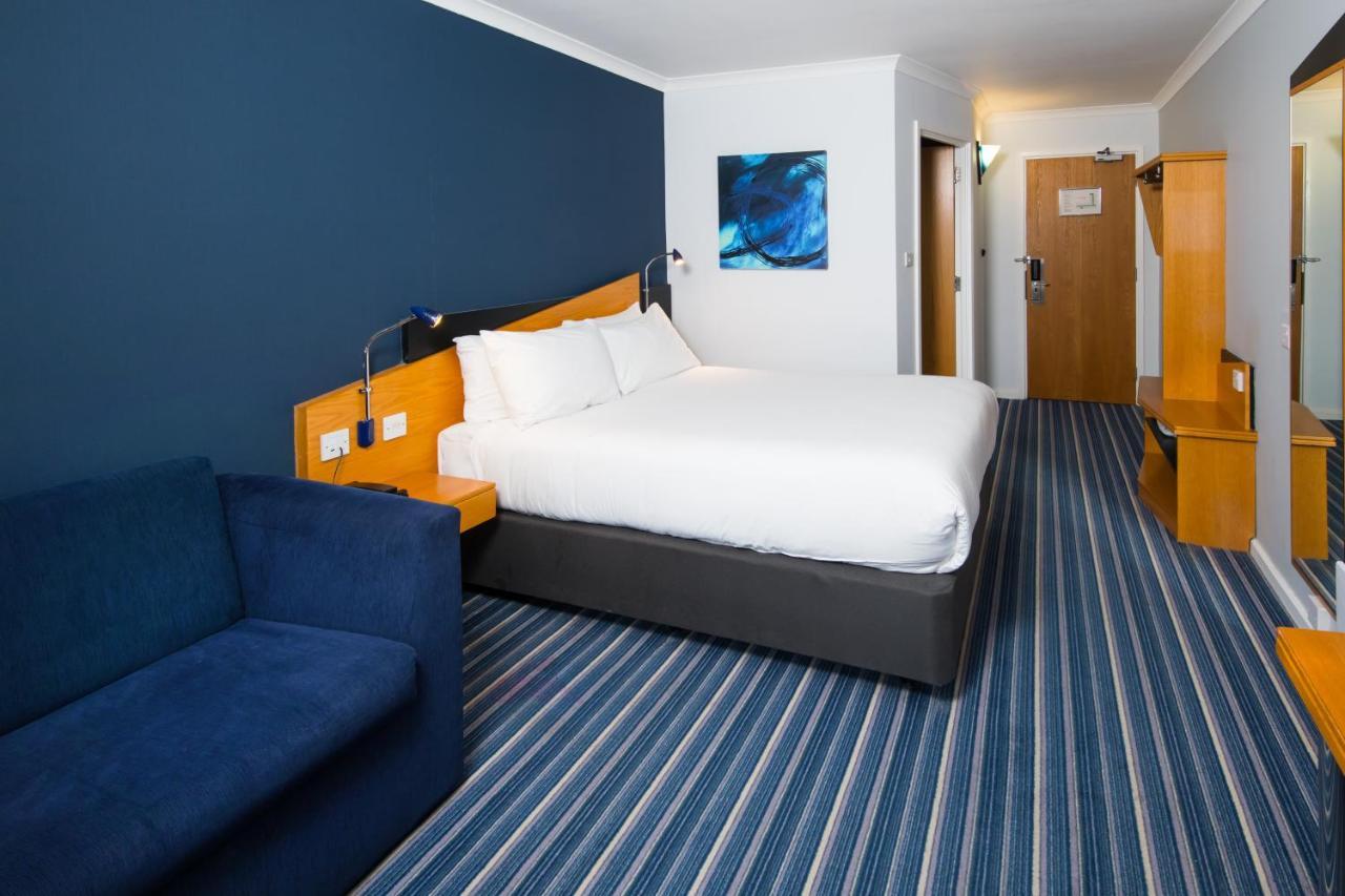Holiday Inn Express Manchester East By Ihg Exterior foto