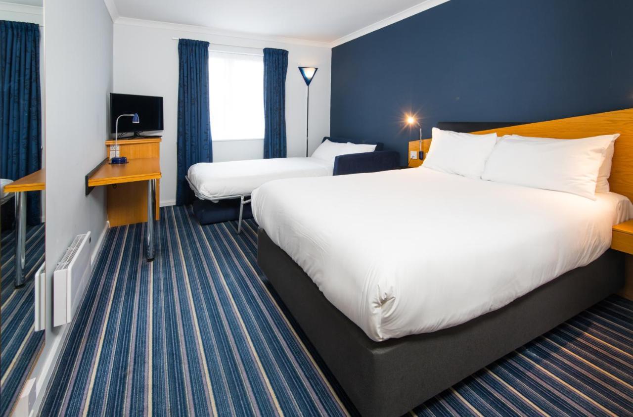 Holiday Inn Express Manchester East By Ihg Exterior foto