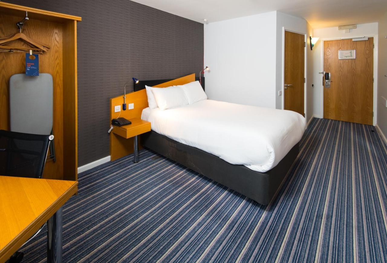 Holiday Inn Express Manchester East By Ihg Exterior foto