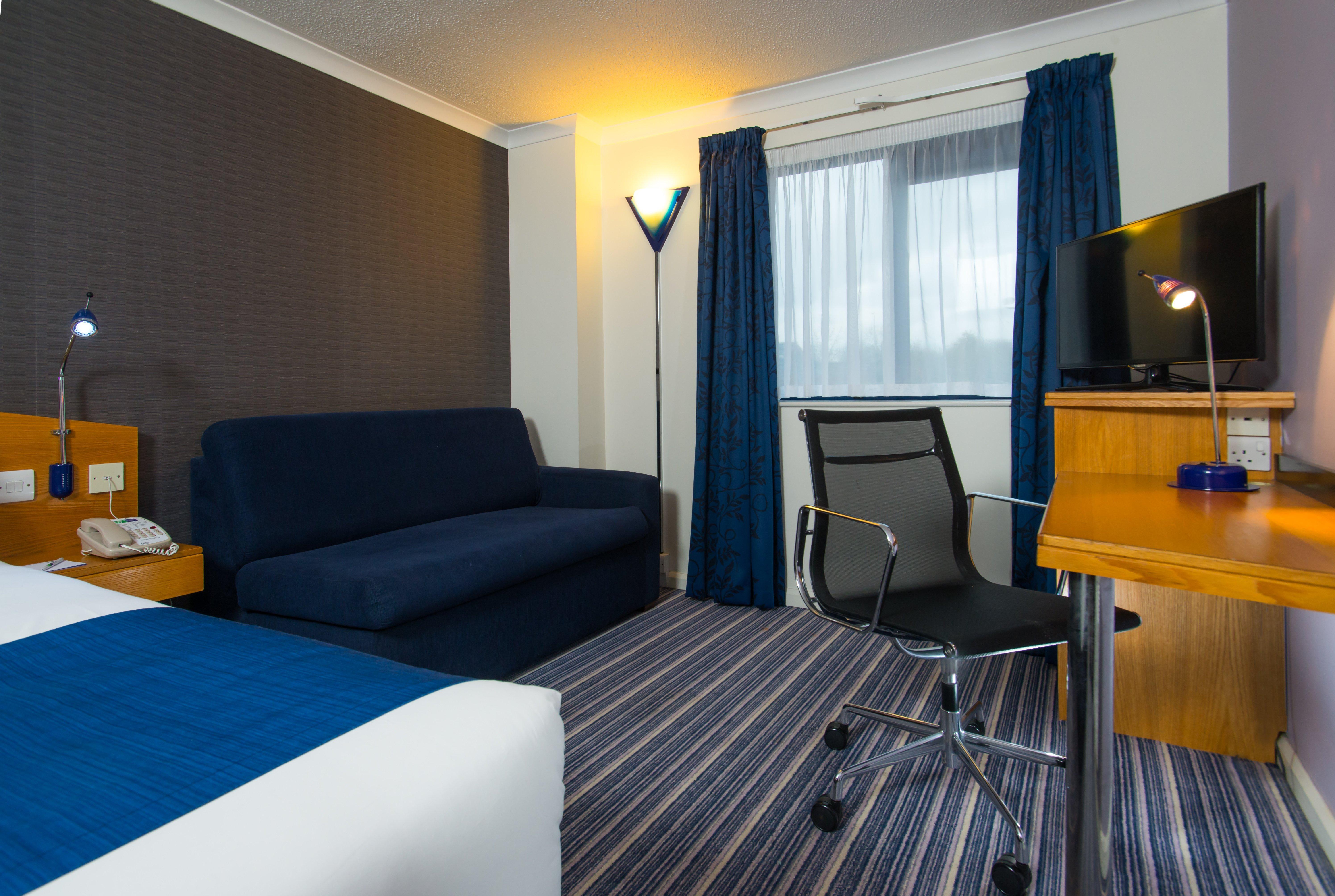 Holiday Inn Express Manchester East By Ihg Exterior foto