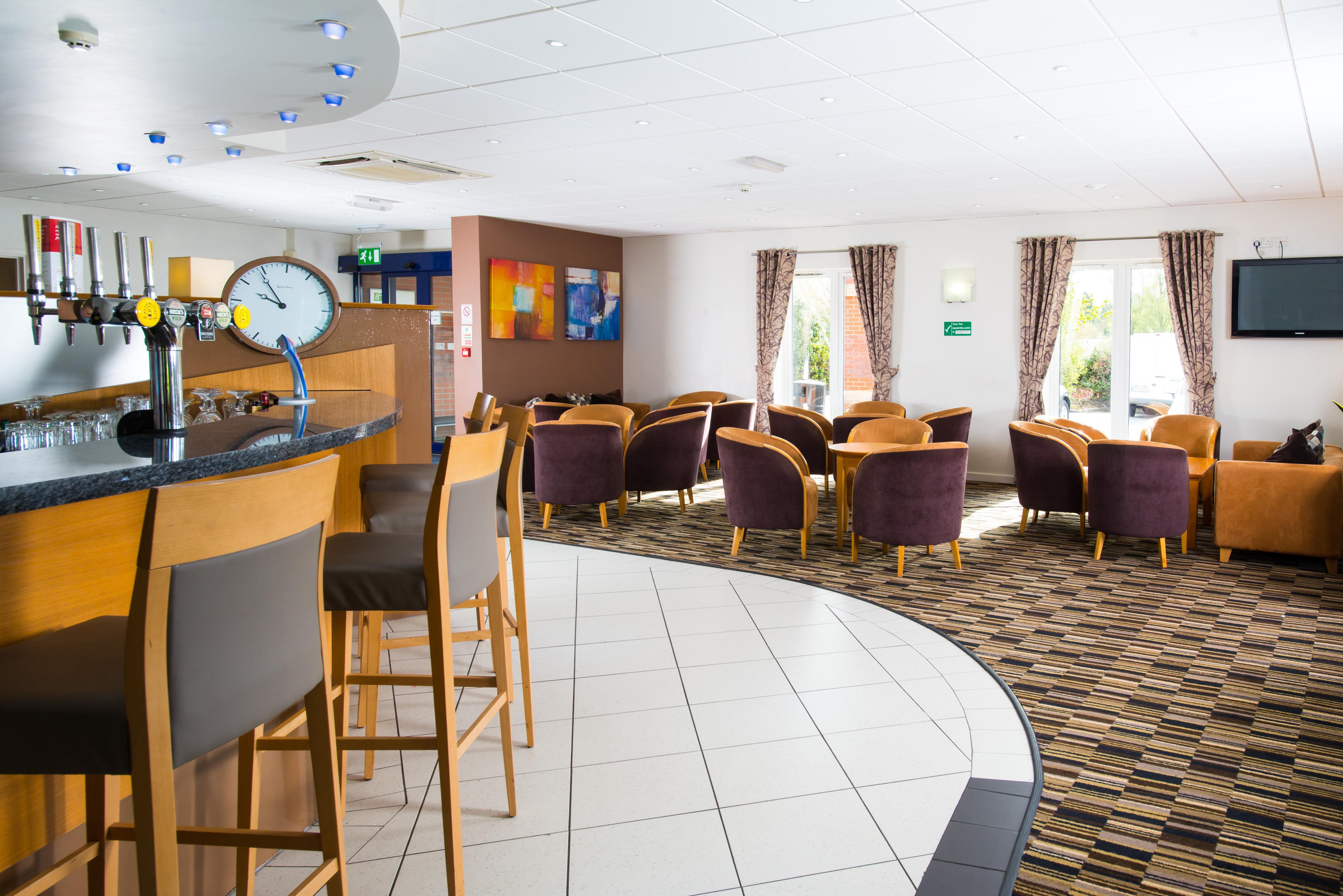 Holiday Inn Express Manchester East By Ihg Exterior foto