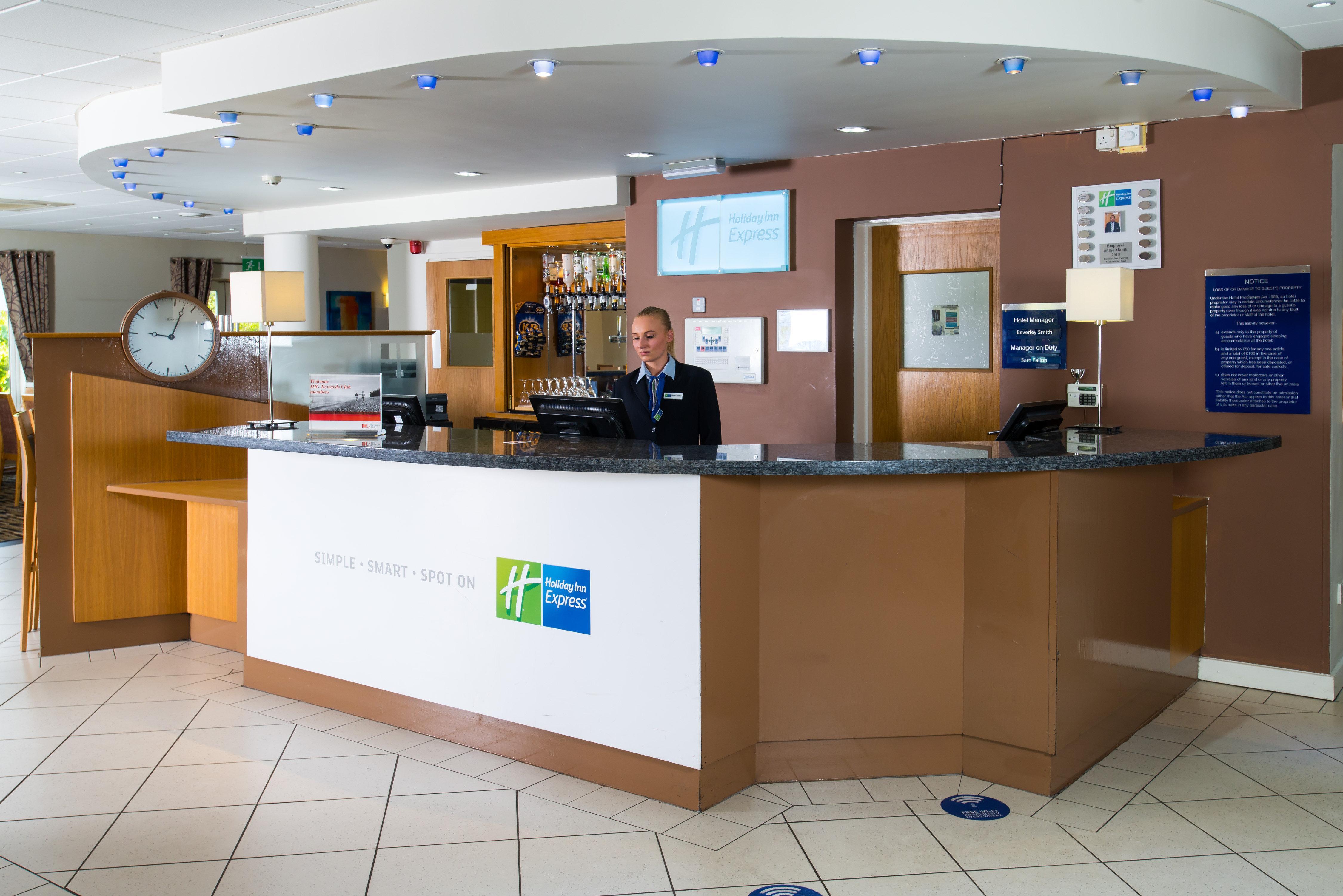 Holiday Inn Express Manchester East By Ihg Exterior foto