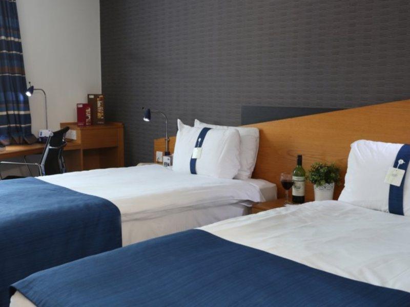 Holiday Inn Express Manchester East By Ihg Exterior foto