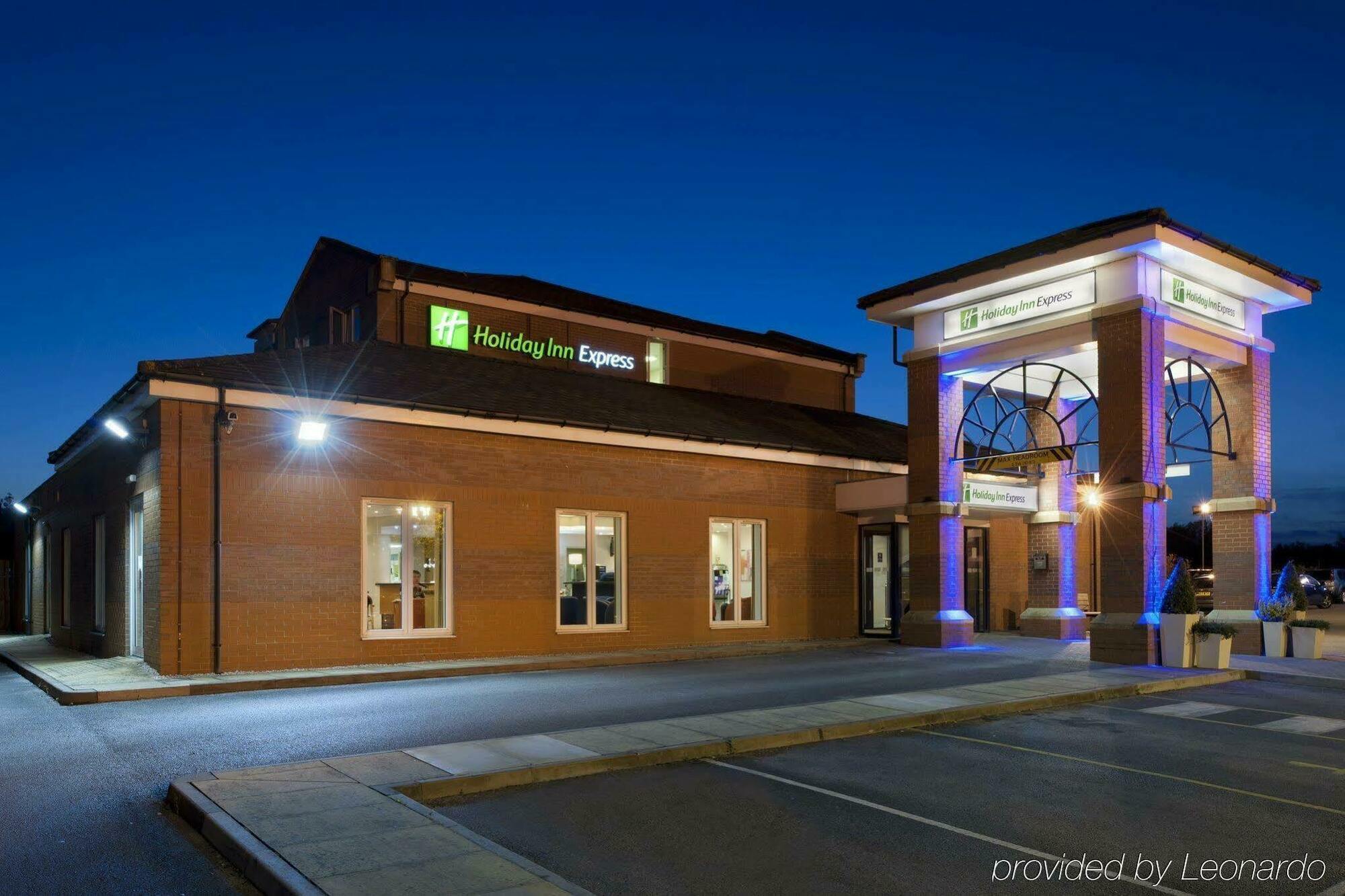 Holiday Inn Express Manchester East By Ihg Exterior foto